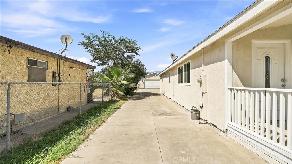164 E Valley Street Property Photo 4