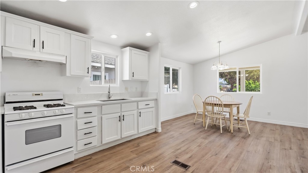164 E Valley Street Property Photo 6