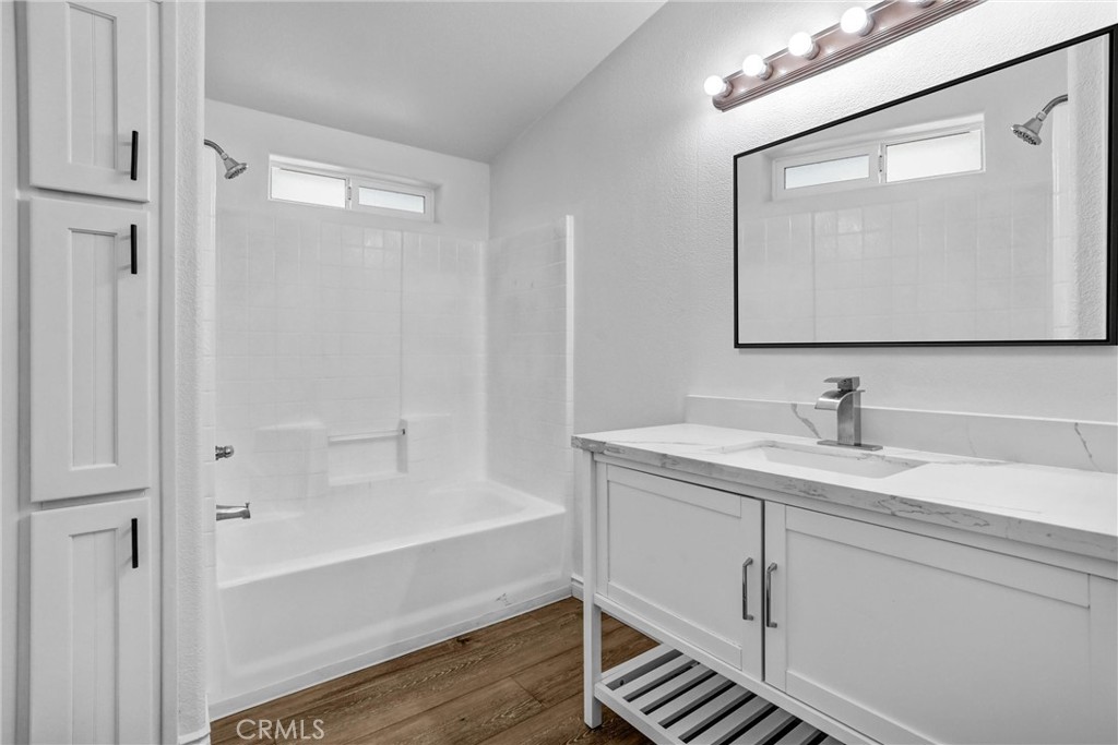 164 E Valley Street Property Photo 15