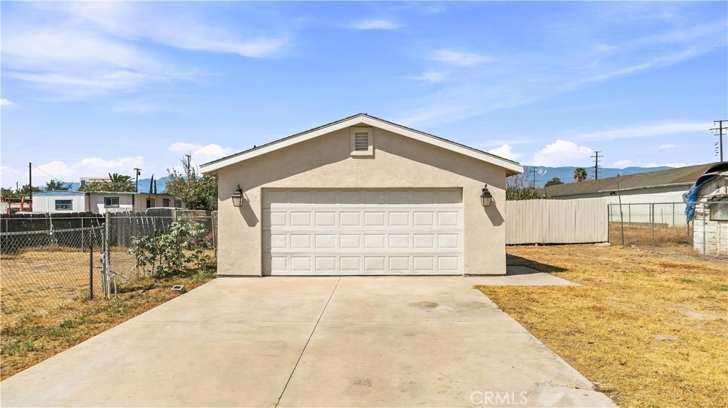 164 E Valley Street Property Photo 22