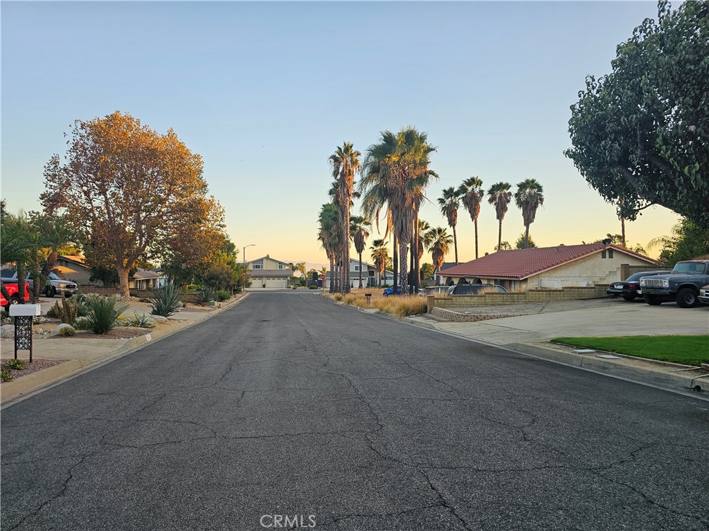 5846 Hillside Property Photo 8