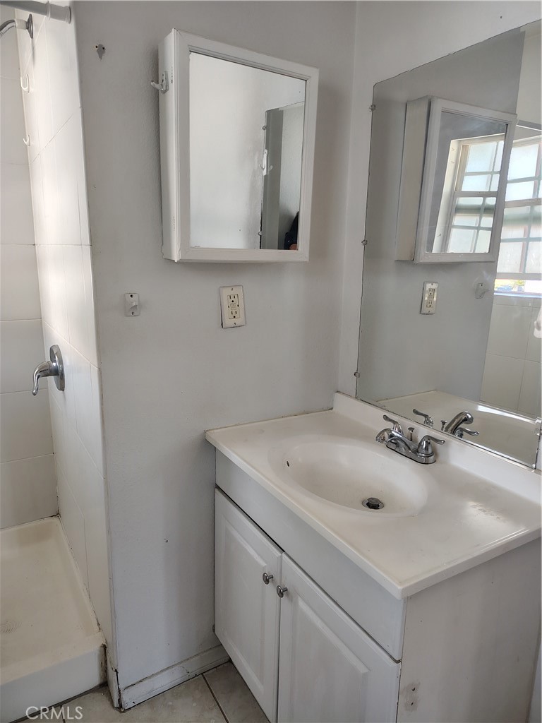 437 17th 8 Property Photo 5