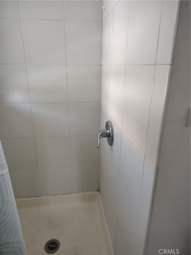 437 17th 8 Property Photo 6
