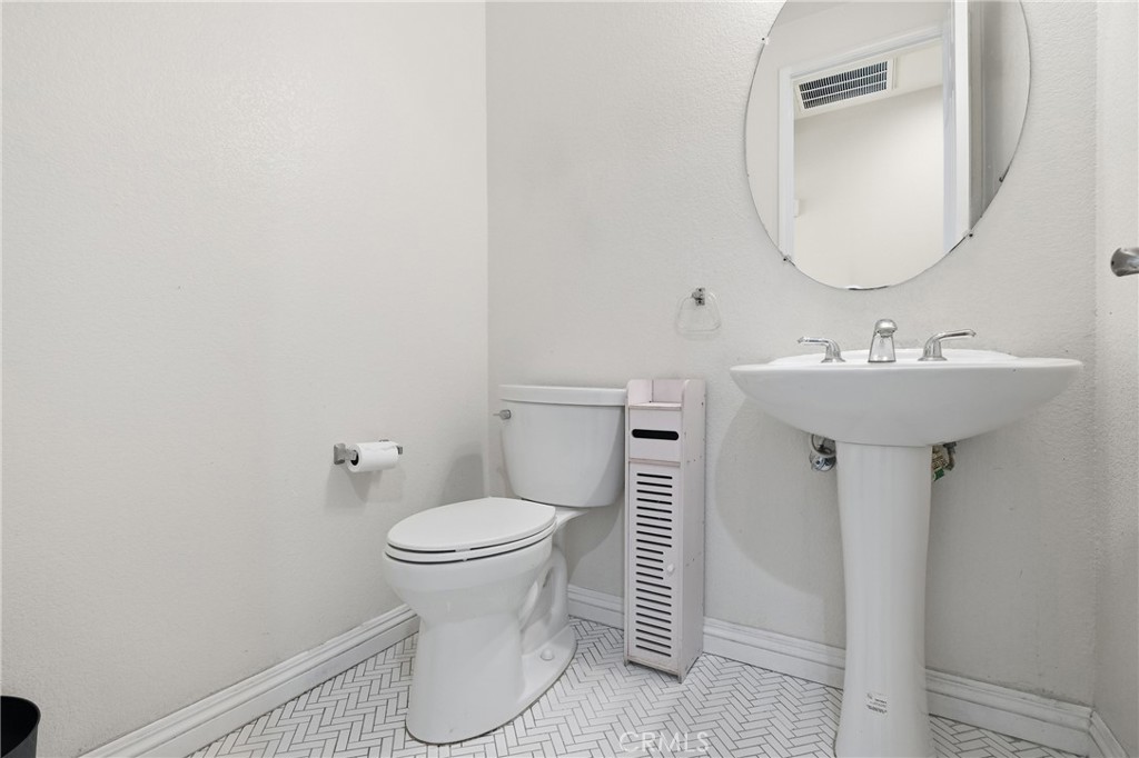 558 Calderone Property Photo 28