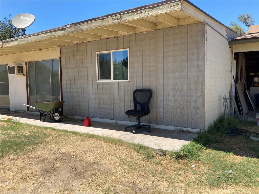 17776 Citron Avenue Property Photo 5
