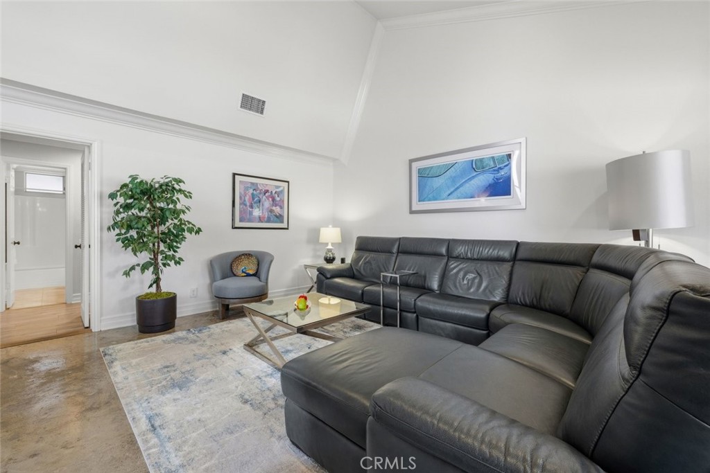 31584 Agoura Road 4 Property Photo 9