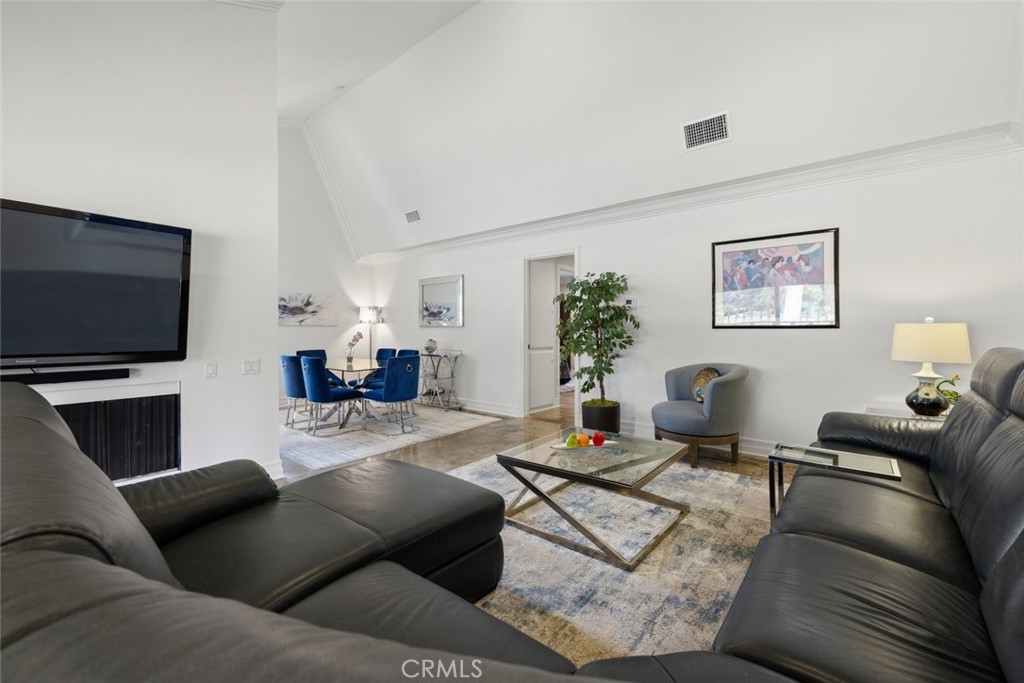 31584 Agoura Road 4 Property Photo 10