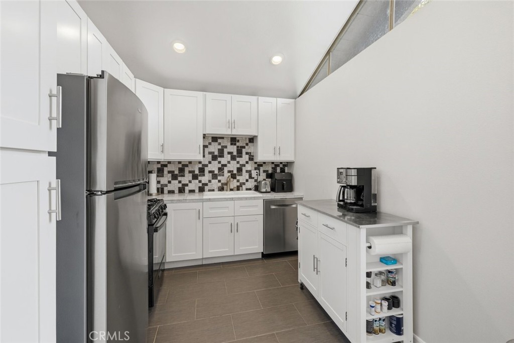 31584 Agoura Road 4 Property Photo 13