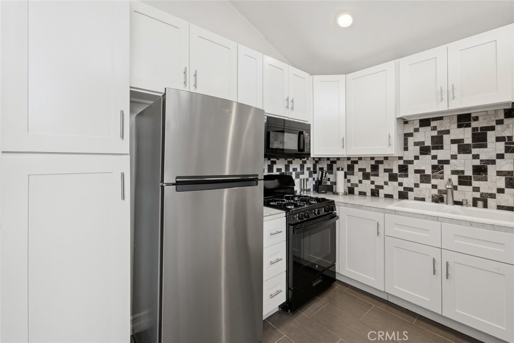 31584 Agoura Road 4 Property Photo 14