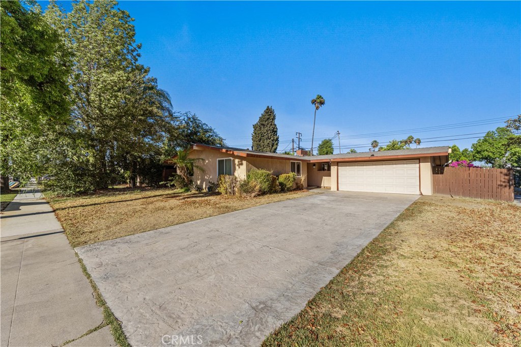 6790 El Cajon Dr Property Photo 1