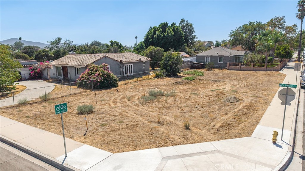 9860 Oleander Property Photo 1