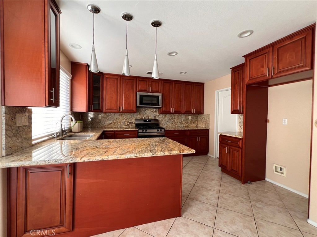 12 Granada Property Photo 8