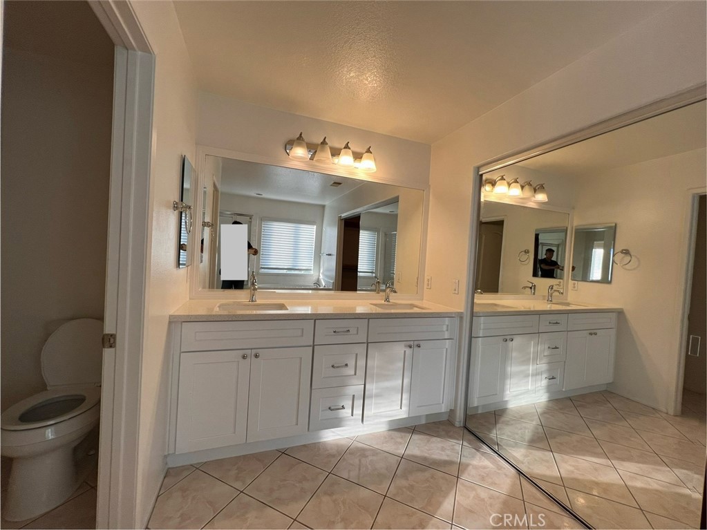 12 Granada Property Photo 15