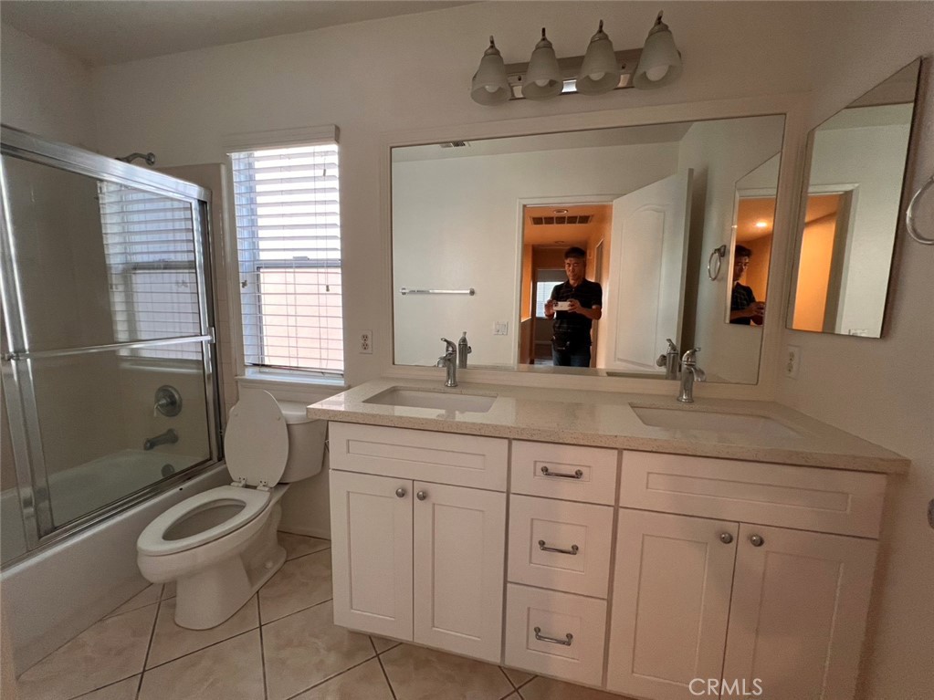 12 Granada Property Photo 16