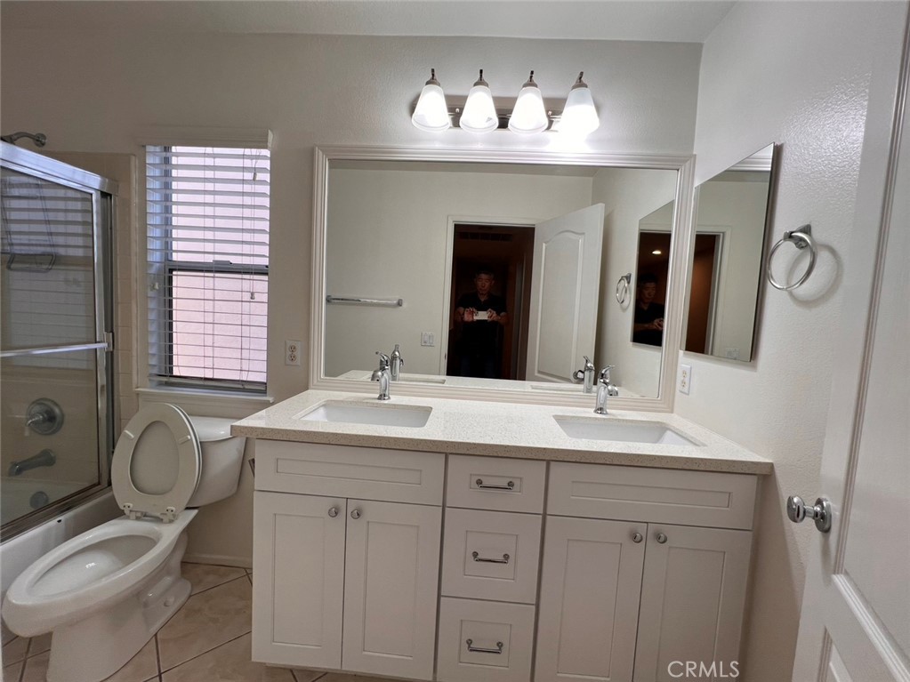 12 Granada Property Photo 17