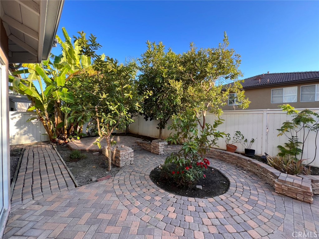 12 Granada Property Photo 33