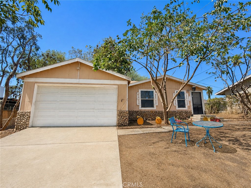 3067 Carl Property Photo 2