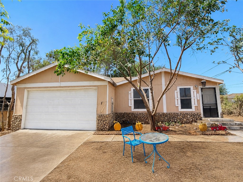 3067 Carl Property Photo 4