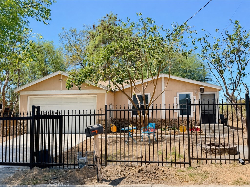 3067 Carl Property Photo 5