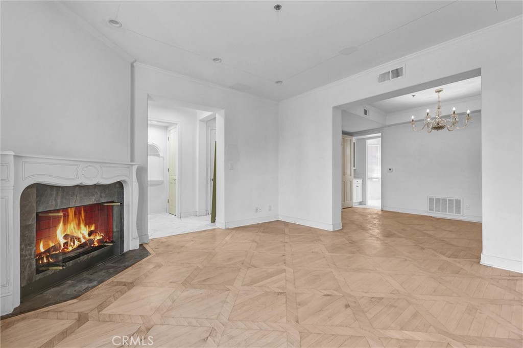 309 N Almont Drive Property Photo 4