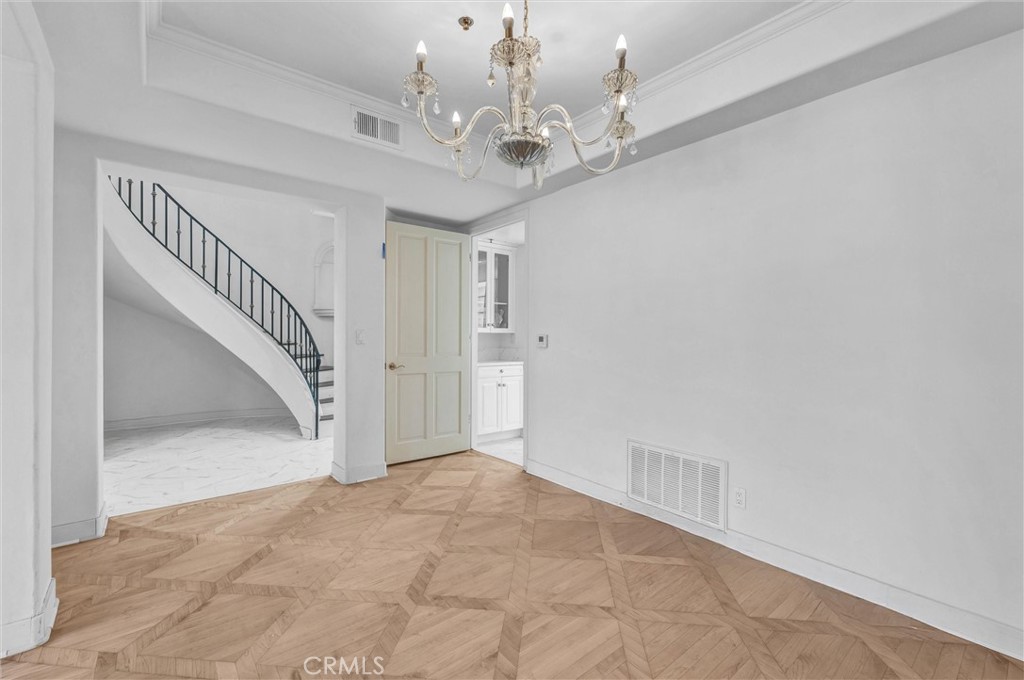 309 N Almont Drive Property Photo 5