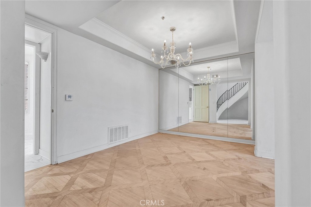 309 N Almont Drive Property Photo 6