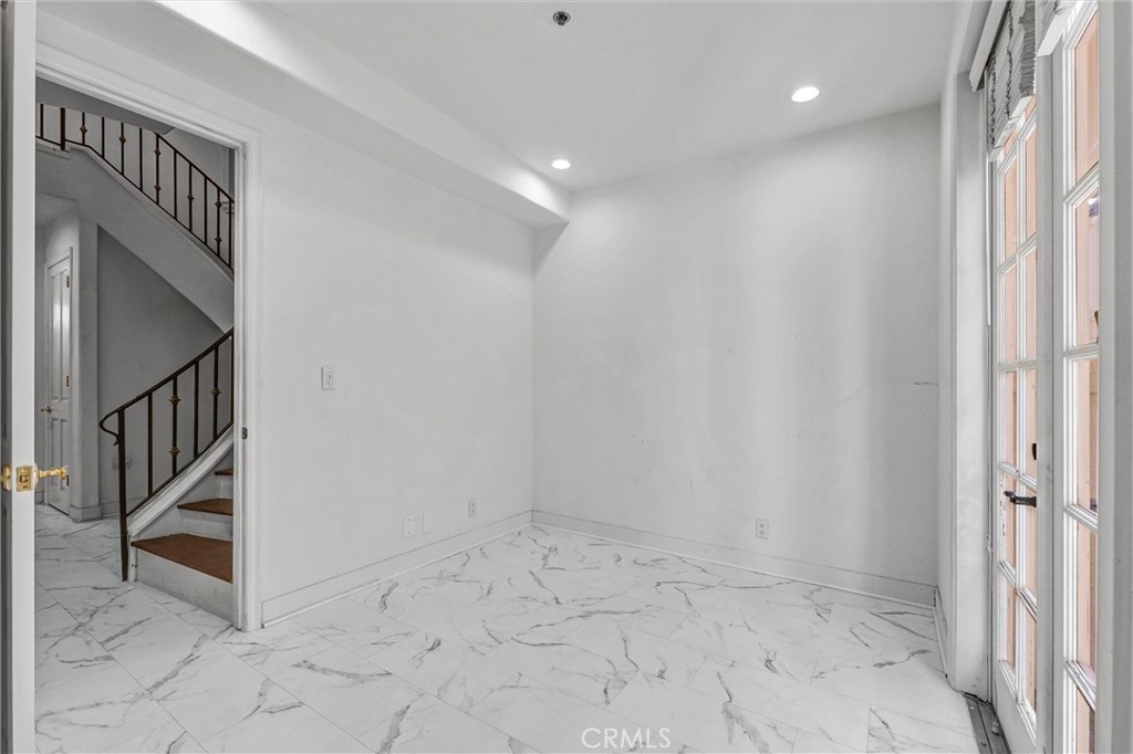 309 N Almont Drive Property Photo 12