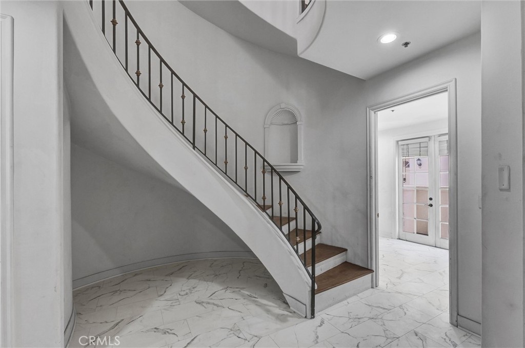 309 N Almont Drive Property Photo 13