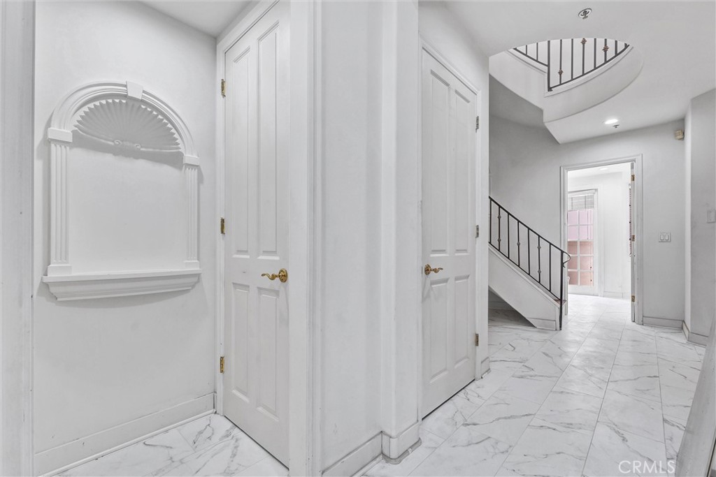 309 N Almont Drive Property Photo 16