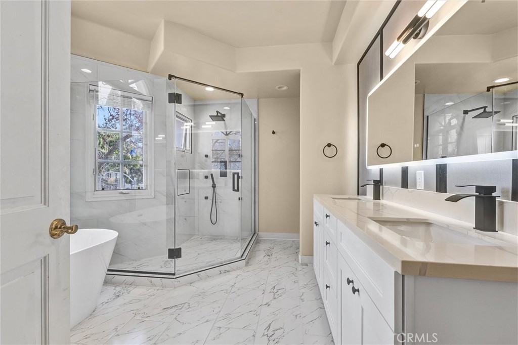 309 N Almont Drive Property Photo 21