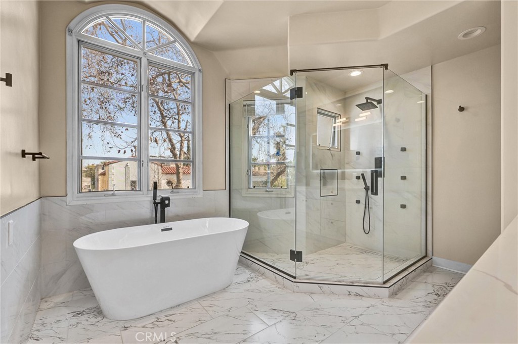 309 N Almont Drive Property Photo 22