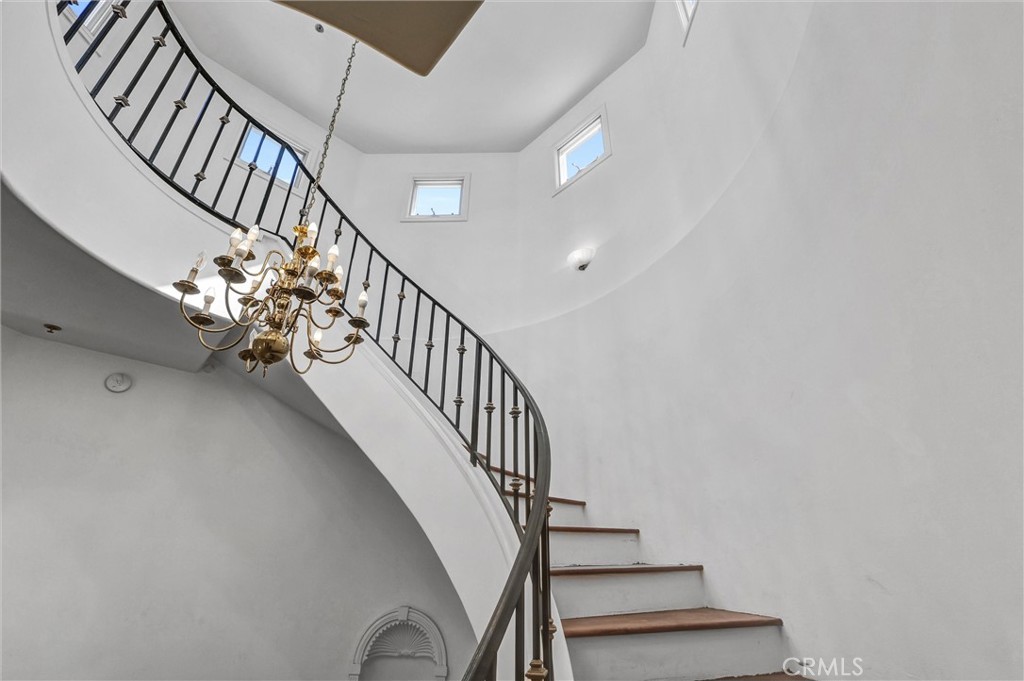 309 N Almont Drive Property Photo 28