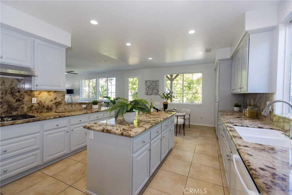 16843 Tamarind Court Property Photo 9