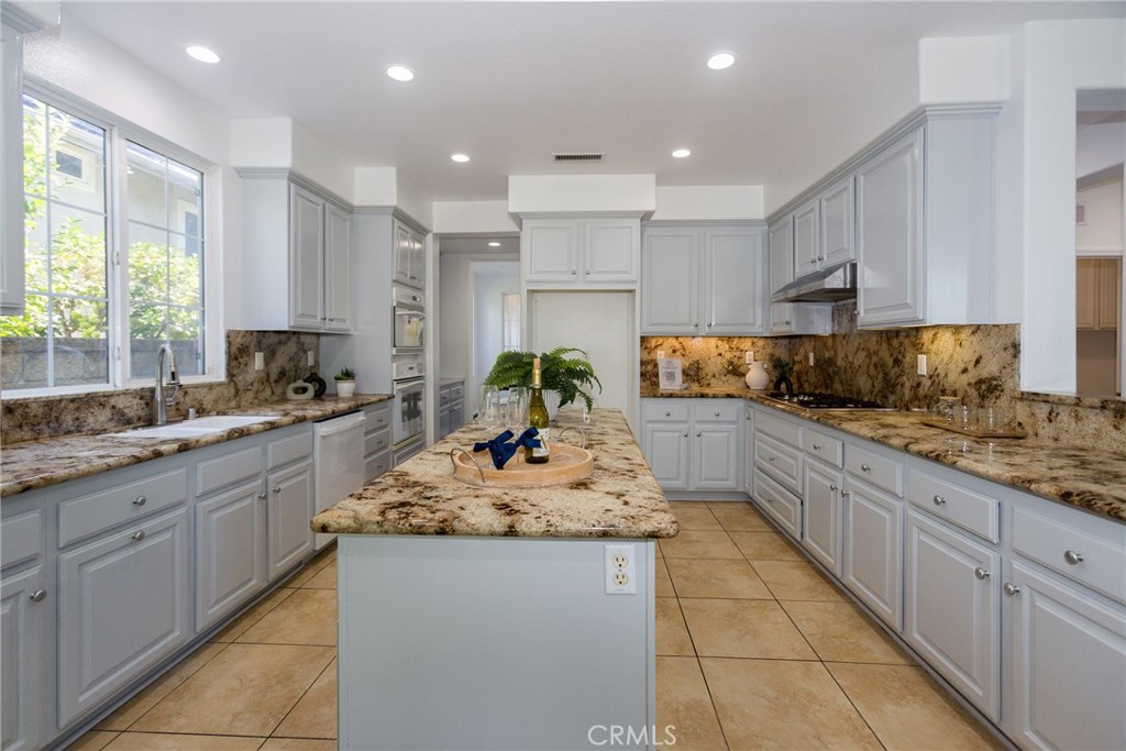 16843 Tamarind Court Property Photo 10