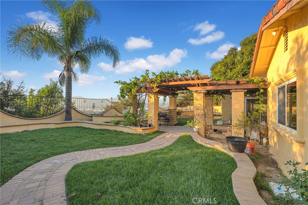16419 Canarias Property Photo 4