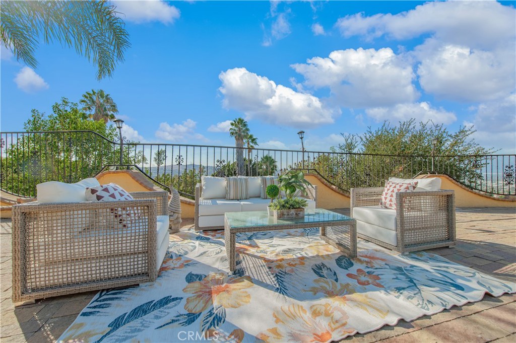 16419 Canarias Property Photo 5