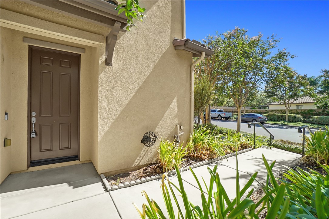 7255 Roselai Court Property Photo 4