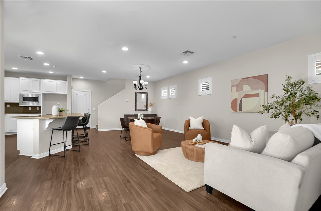 7255 Roselai Court Property Photo 6