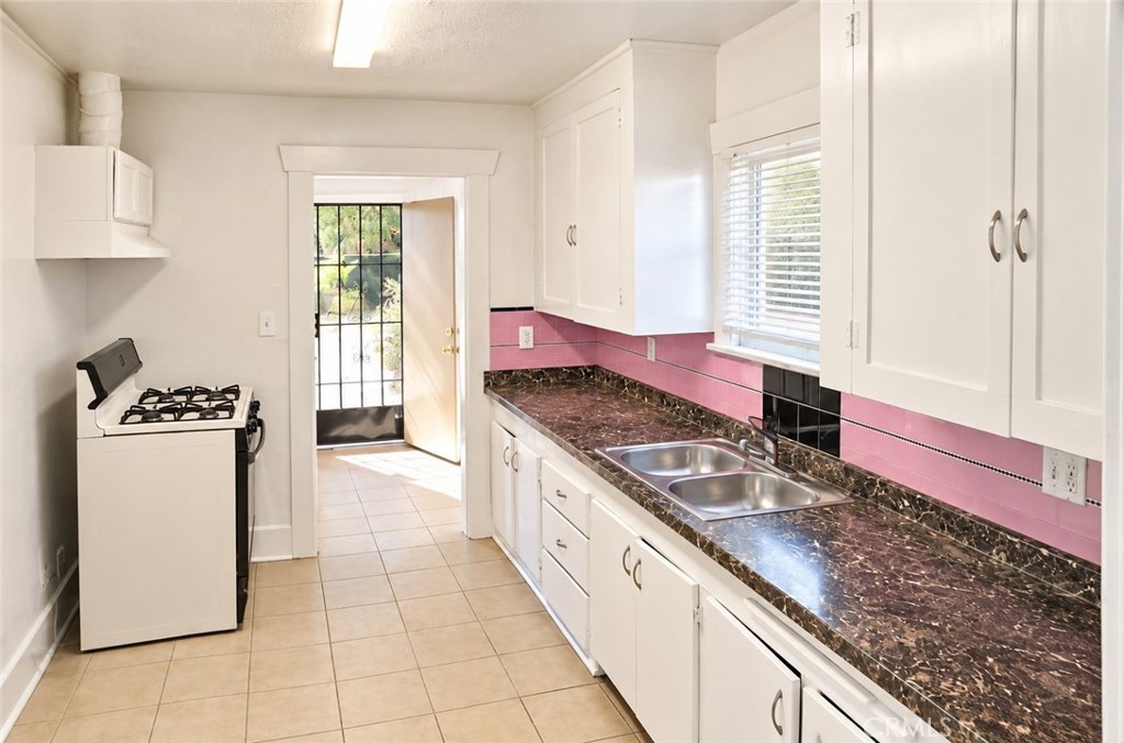 1298 Acacia Property Photo 4