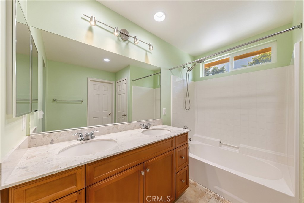 7271 Enclave Dr Property Photo 31