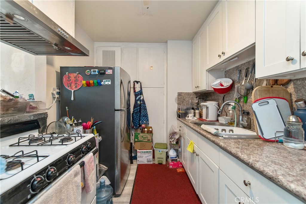 1122 W Huntington Drive 9 Property Photo 7