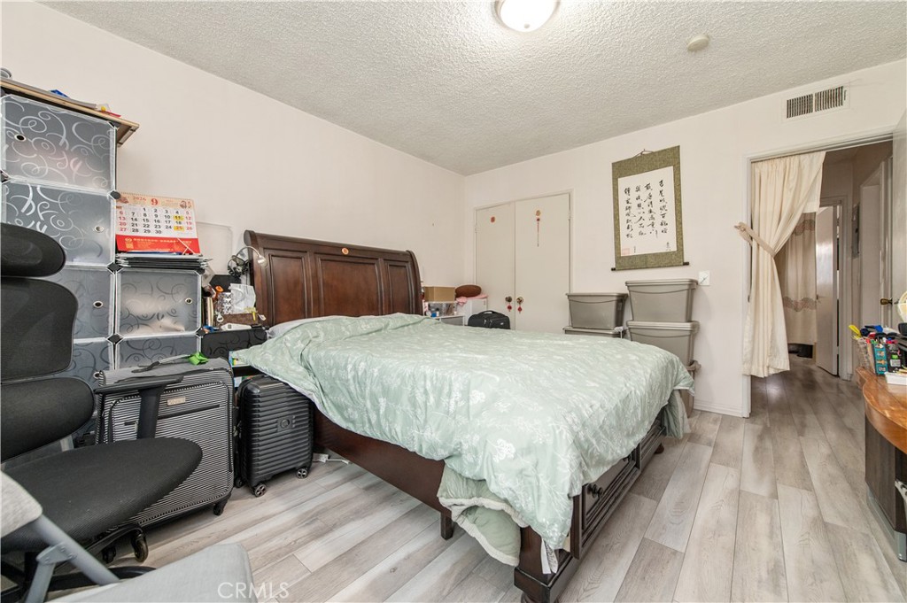 1122 W Huntington Drive 9 Property Photo 15