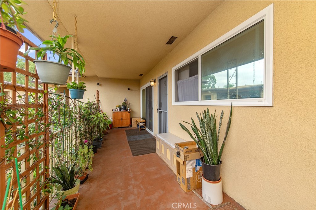 1122 W Huntington Drive 9 Property Photo 16