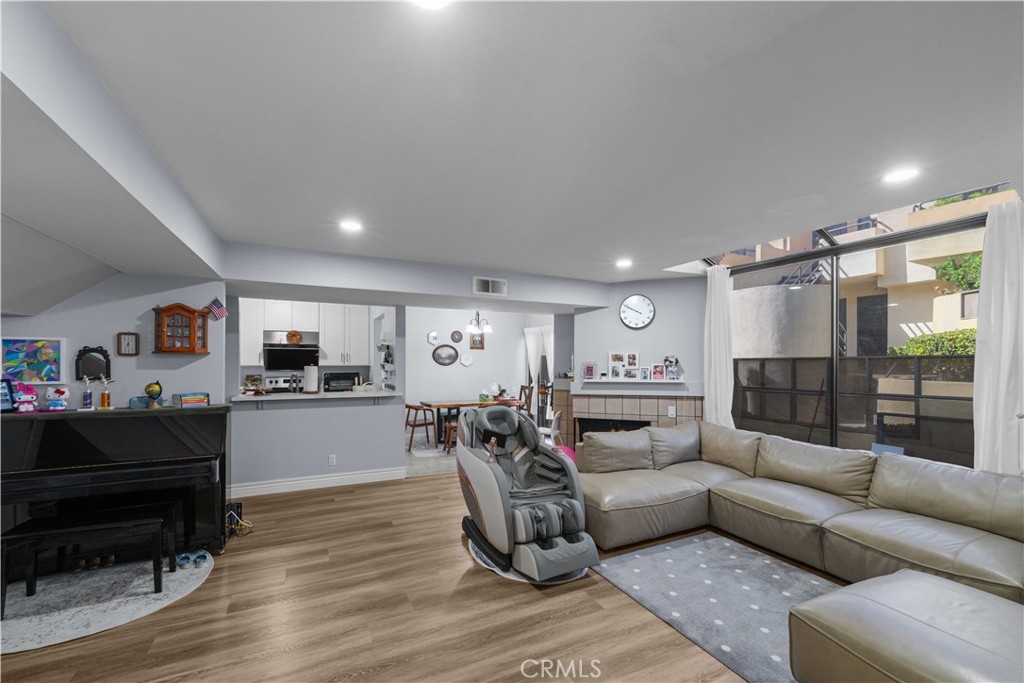 13115 Le Parc 33 Property Photo 5