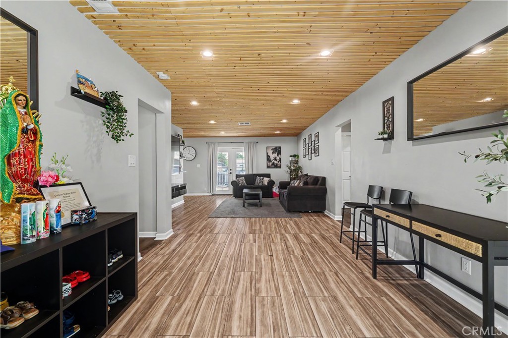 1136 Hancock Property Photo 5
