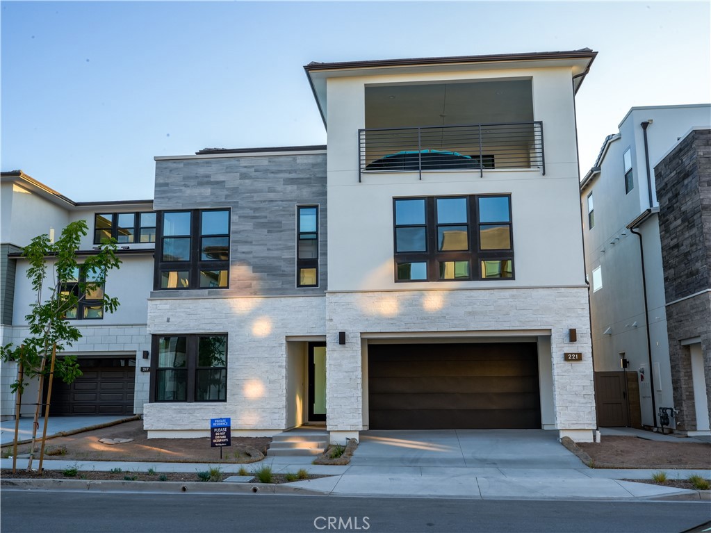 221 Stage Property Photo 4