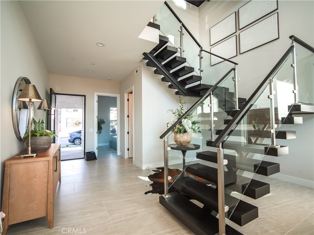221 Stage Property Photo 12