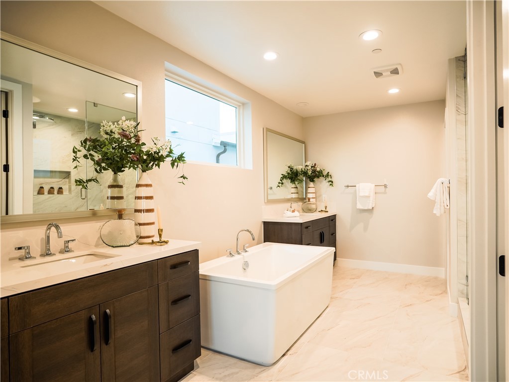 221 Stage Property Photo 13