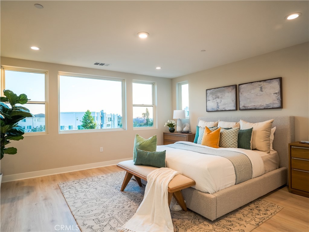 221 Stage Property Photo 14