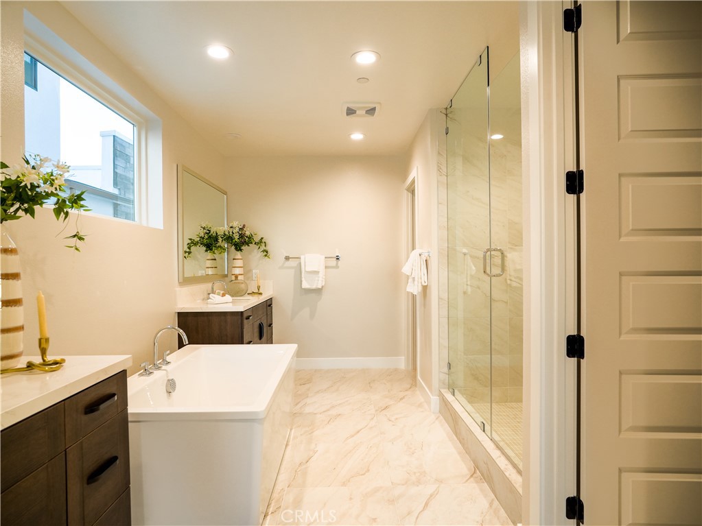 221 Stage Property Photo 15